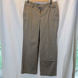 Ladies Dockers Mid-Rise Curvy Tan, Size 8 reg. Used in Good condition.
